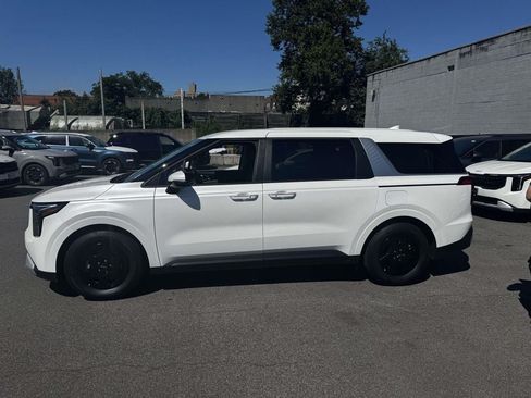 Used 2026 Kia Carnival FWD image 8