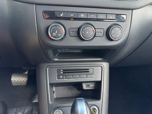 Used 2017 Volkswagen Tiguan S image 12