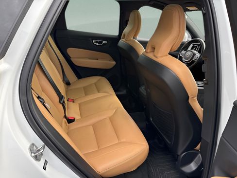 Used 2019 Volvo XC60 T5 Momentum w/ Premium Package image 14