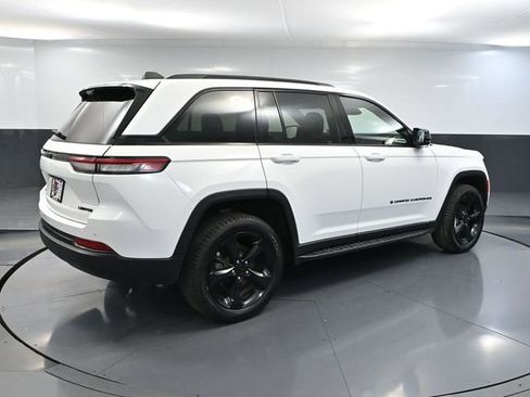Used 2024 Jeep Grand Cherokee Limited w/ Luxury Tech Group II AWD/4WD image 6