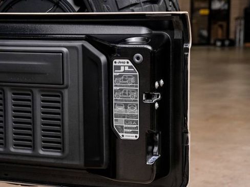 Used 2025 Jeep Wrangler Unlimited Rubicon w/ Technology Group image 85