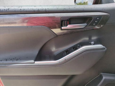Used 2026 Toyota Highlander Limited AWD/4WD image 11