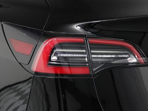 Used 2023 Tesla Model 3 Standard Range image 18