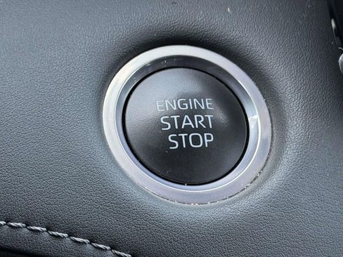 Certified 2024 Toyota Highlander XLE image 9