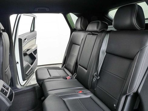 Certified 2023 Volkswagen Atlas Cross Sport SE FWD image 18