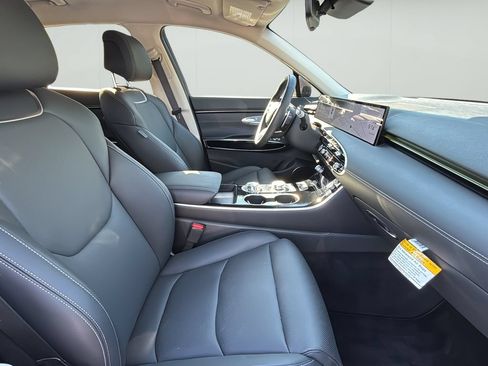Certified 2026 Genesis GV70 2.5T AWD/4WD image 36