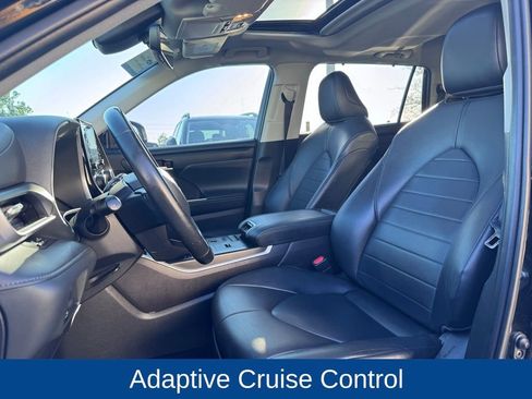 Used 2021 Toyota Highlander XLE image 9