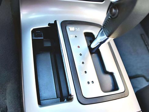 Used 2006 Nissan Pathfinder SE w/ (P01) Se Premium Pkg image 21