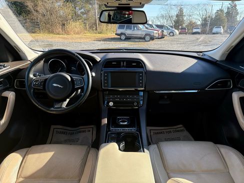 Used 2017 Jaguar F-PACE Prestige image 33