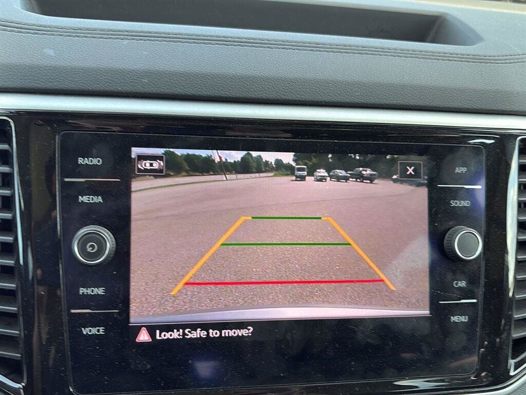 Used 2022 Volkswagen Atlas SE w/ Panoramic Sunroof Package FWD image 11