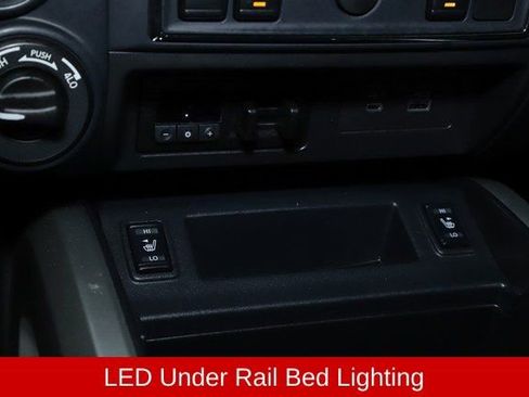 Used 2024 Nissan Titan SV w/ SV Convenience Package image 27