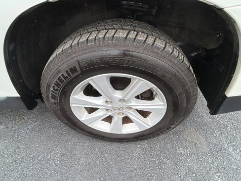 Used 2013 Toyota Highlander SE FWD image 49