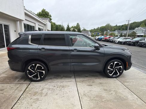 Used 2024 Mitsubishi Outlander SE FWD image 6