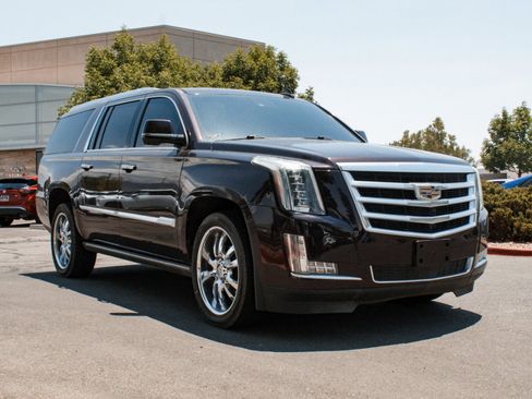 Used 2017 Cadillac Escalade ESV Premium Luxury AWD/4WD image 3