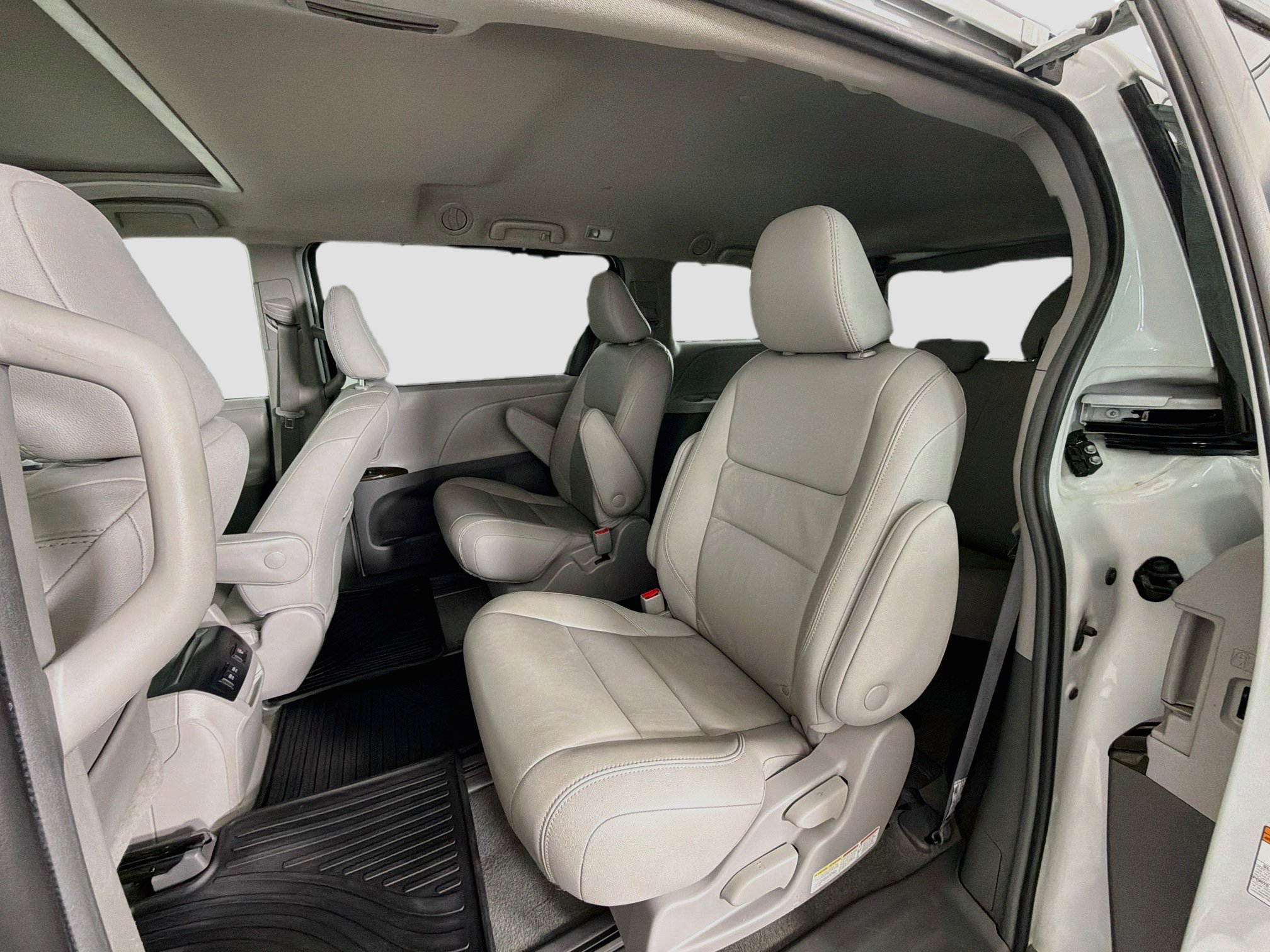 Used 2018 Toyota Sienna XLE w/ XLE Navigation Package AWD/4WD image 29