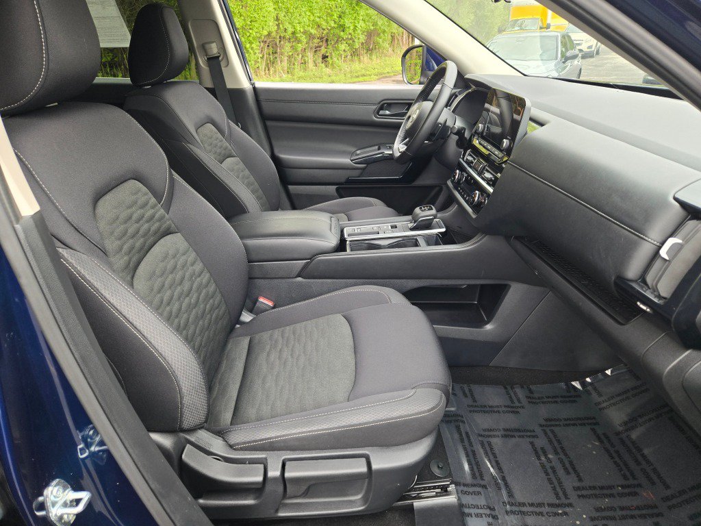 Used 2025 Nissan Pathfinder SV FWD image 7