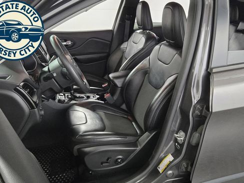 Used 2021 Jeep Cherokee Latitude Plus w/ Sun & Sound Group AWD/4WD image 29