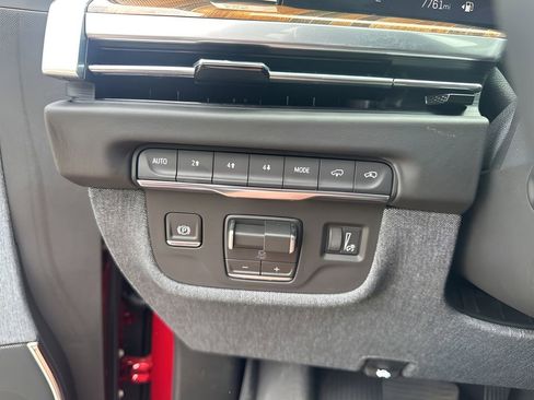 New 2026 Cadillac Escalade ESV Platinum Luxury w/ LPO, Floor Liner Package AWD/4WD image 37