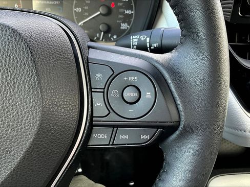 Used 2025 Toyota Corolla SE image 18
