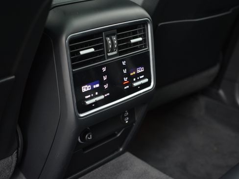 Certified 2023 Porsche Cayenne AWD/4WD image 33