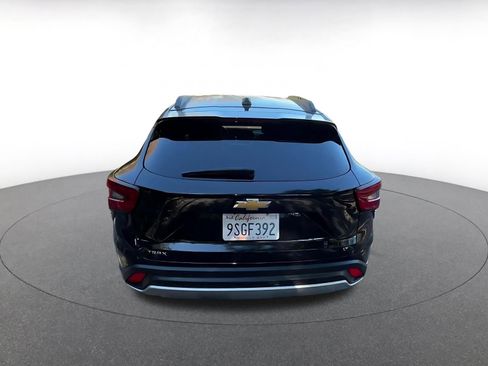 Used 2025 Chevrolet Trax LT image 12