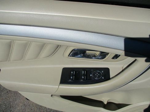 Used 2014 Ford Taurus SE FWD image 12