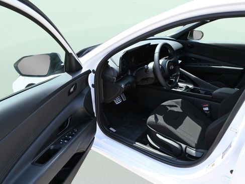 New 2025 Hyundai Elantra SEL image 10