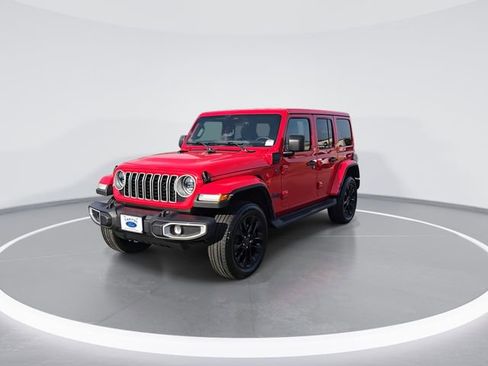 Used 2025 Jeep Wrangler Unlimited Sahara AWD/4WD image 3