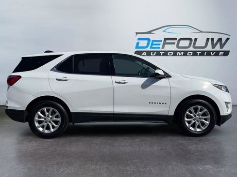 Used 2020 Chevrolet Equinox LT w/ Driver Convenience Package image 2
