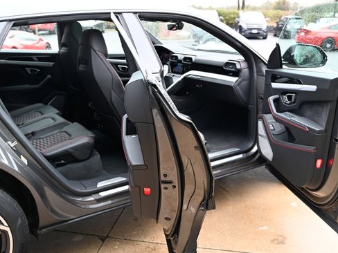 Used 2021 Lamborghini Urus Base image 53