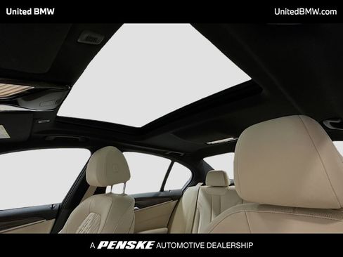 Used 2023 BMW 530i RWD image 12