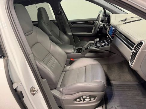 Used 2021 Porsche Cayenne GTS AWD/4WD image 39