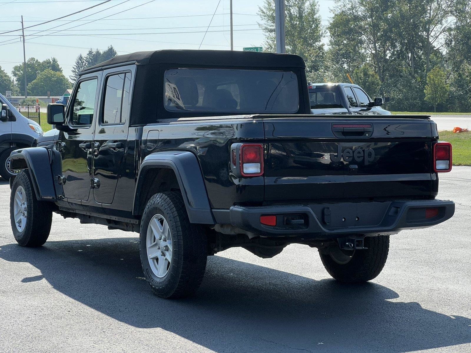Used 2022 Jeep Gladiator Sport AWD/4WD image 9