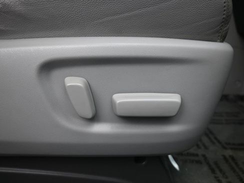 Used 2015 Toyota Sienna XLE image 12