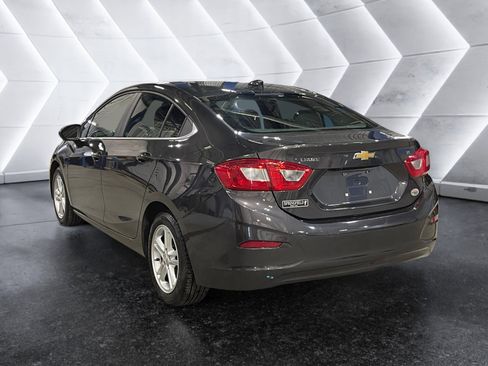 Used 2017 Chevrolet Cruze LT w/ Convenience Package image 4
