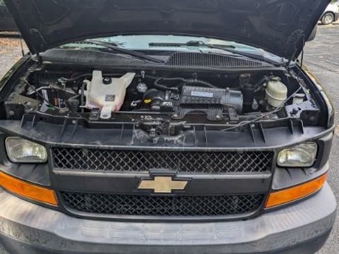 Used 2017 Chevrolet Express 2500 image 40