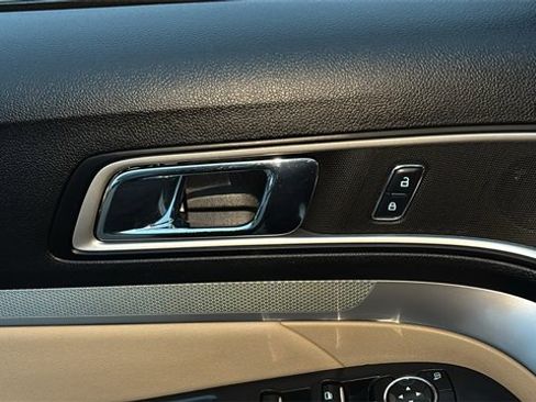 Used 2017 Ford Explorer XLT w/ Equipment Group 202A image 10