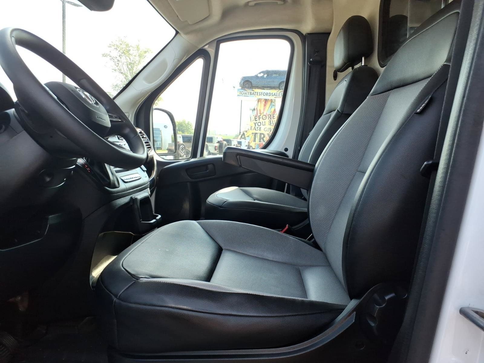 Used 2024 RAM ProMaster 2500 w/ Convenience Group FWD image 10