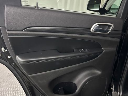 Used 2019 Jeep Grand Cherokee Altitude image 29