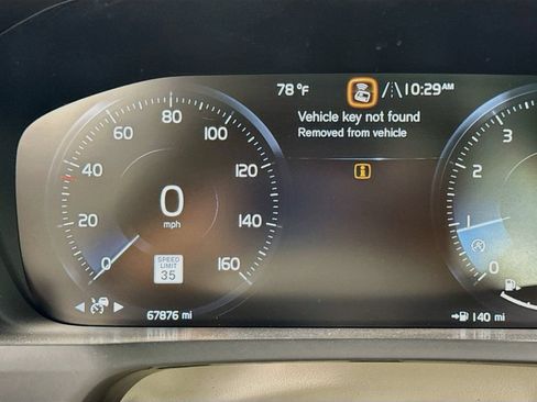 Used 2021 Volvo XC90 T6 Momentum w/ Advanced Package AWD/4WD image 12