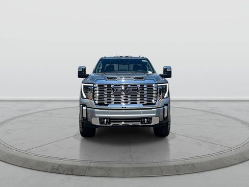 Used 2024 GMC Sierra 3500 Denali w/ Technology Package AWD/4WD image 3