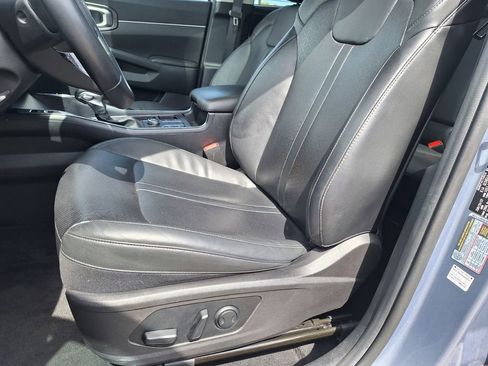 Used 2022 Kia Sorento S w/ Panoramic Sunroof Package image 9