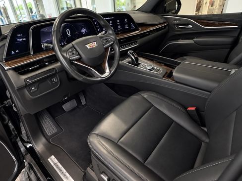 Used 2022 Cadillac Escalade ESV Luxury RWD image 7