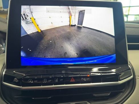 New 2026 Jeep Compass Limited image 14