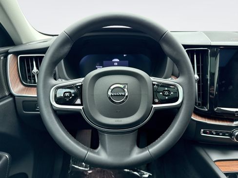 Used 2023 Volvo XC60 B5 Plus w/ Climate Package AWD/4WD image 12