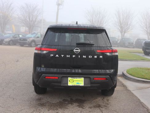 Used 2025 Nissan Pathfinder S image 6
