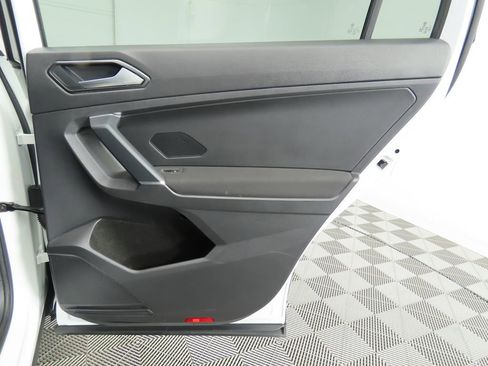 Used 2018 Volkswagen Tiguan S image 25