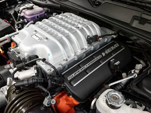 Used 2018 Dodge Challenger SRT Hellcat RWD image 9