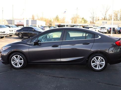 Used 2017 Chevrolet Cruze LT image 8
