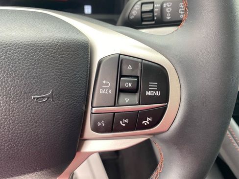 Used 2025 Ford Explorer Active AWD/4WD image 16